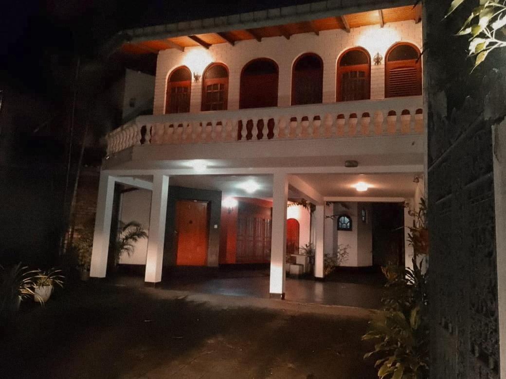 Ceylon Travel And Stay Lodge 바타라물라 외부 사진